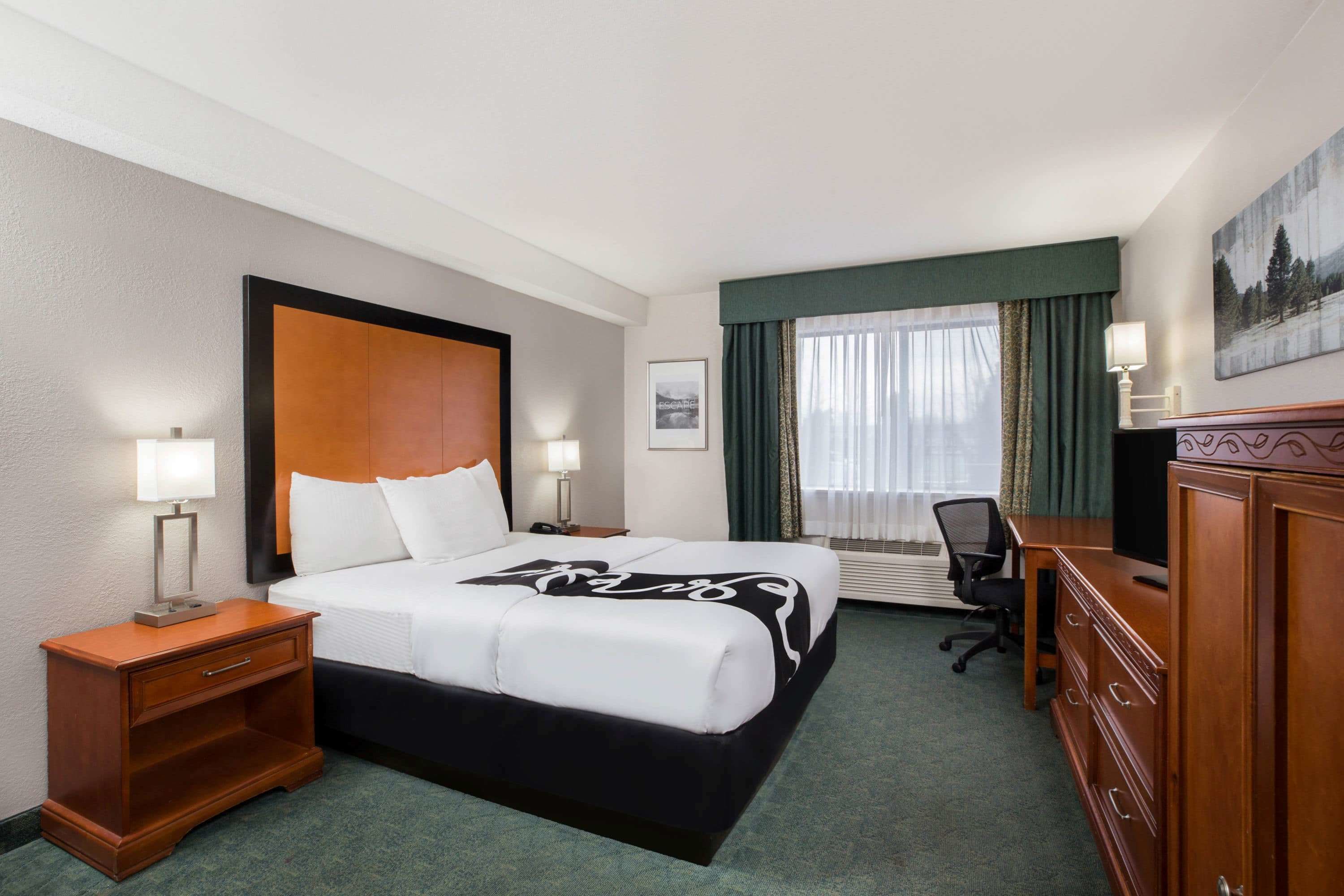 studio suite, 1 queen bed, non smoking | 1 bedroom, premium bedding, desk, iron/ironing board