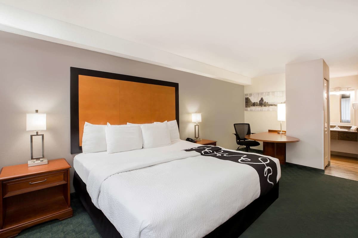 Ropa de cama de alta calidad y escritorio