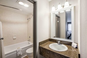 Ensemble douche/baignoire, articles de toilette écologiques