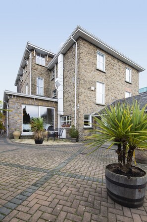 Fachada de la propiedad