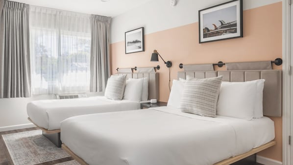 Chambre Standard, 2 lits doubles, non-fumeur, réfrigérateur et four à micro-ondes | Coffre-fort, bureau, espace de travail pour ordinateurs portables