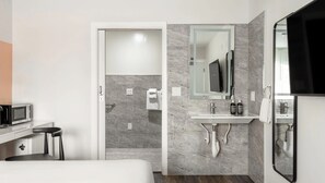 Standaard kamer, 1 queensize bed, toegankelijk voor mindervaliden, niet-roken | Rolstoeltoegankelijke badkamer
