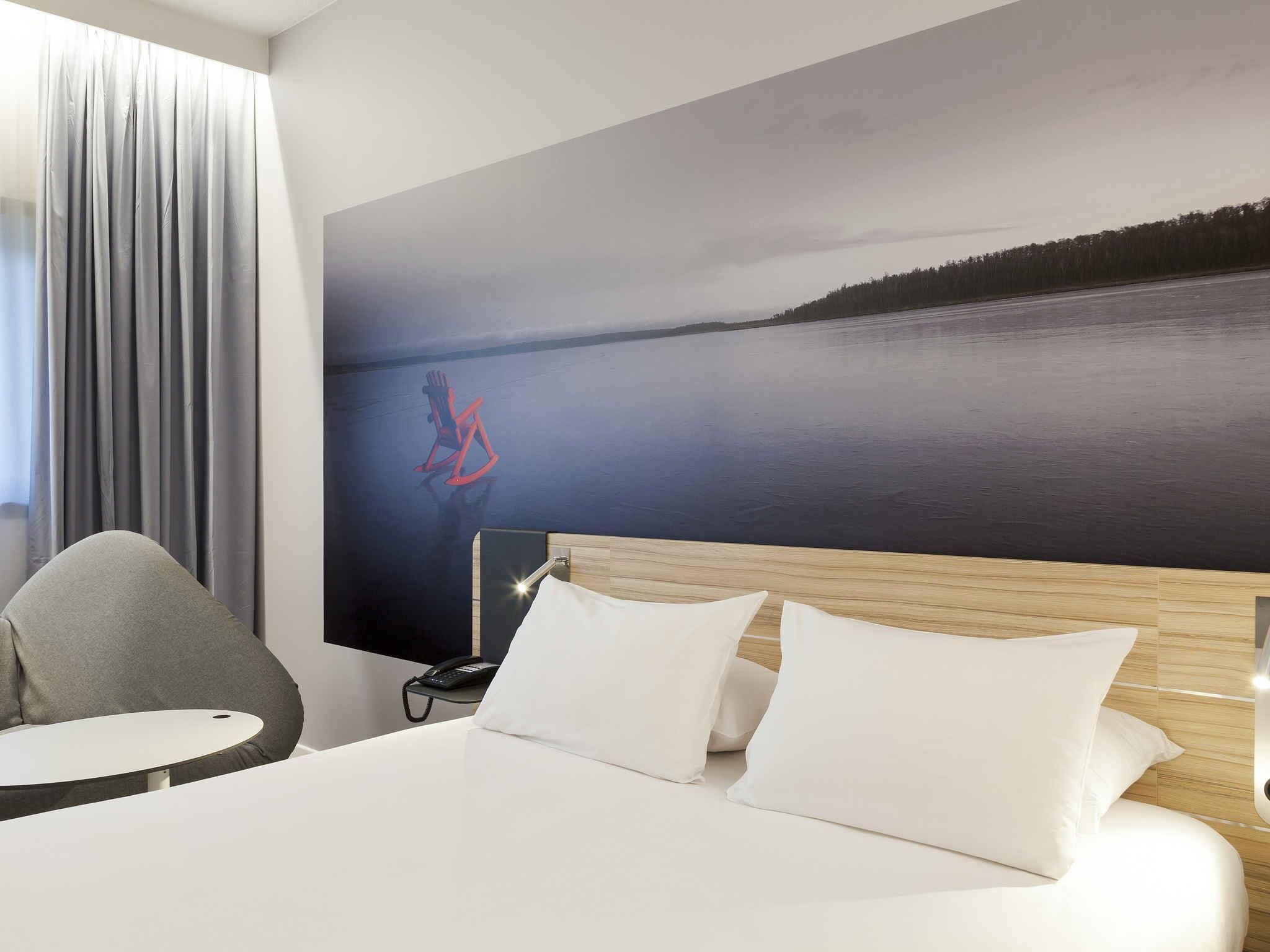 Classic Room, 1 Double Bed | Premium bedding, memory foam beds, in-room safe, desk