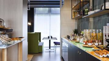 Esmorzar d'estil bufet els caps de setmana (17.50 EUR per persona)