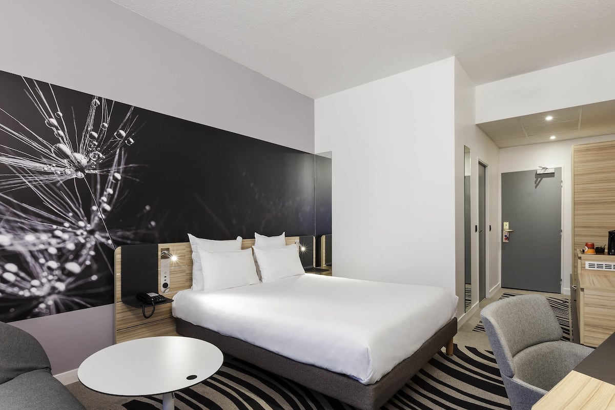 Executive Room | Premium bedding, memory foam beds, in-room safe, desk
