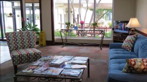 Lobby sitting area - Days Inn by Wyndham Montgomery Near AUM (Montgomery)