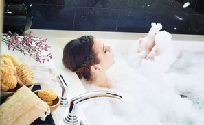 Couples treatment room(s), sauna, steam room, body treatments