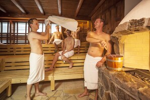 Couples treatment room(s), sauna, steam room, body treatments