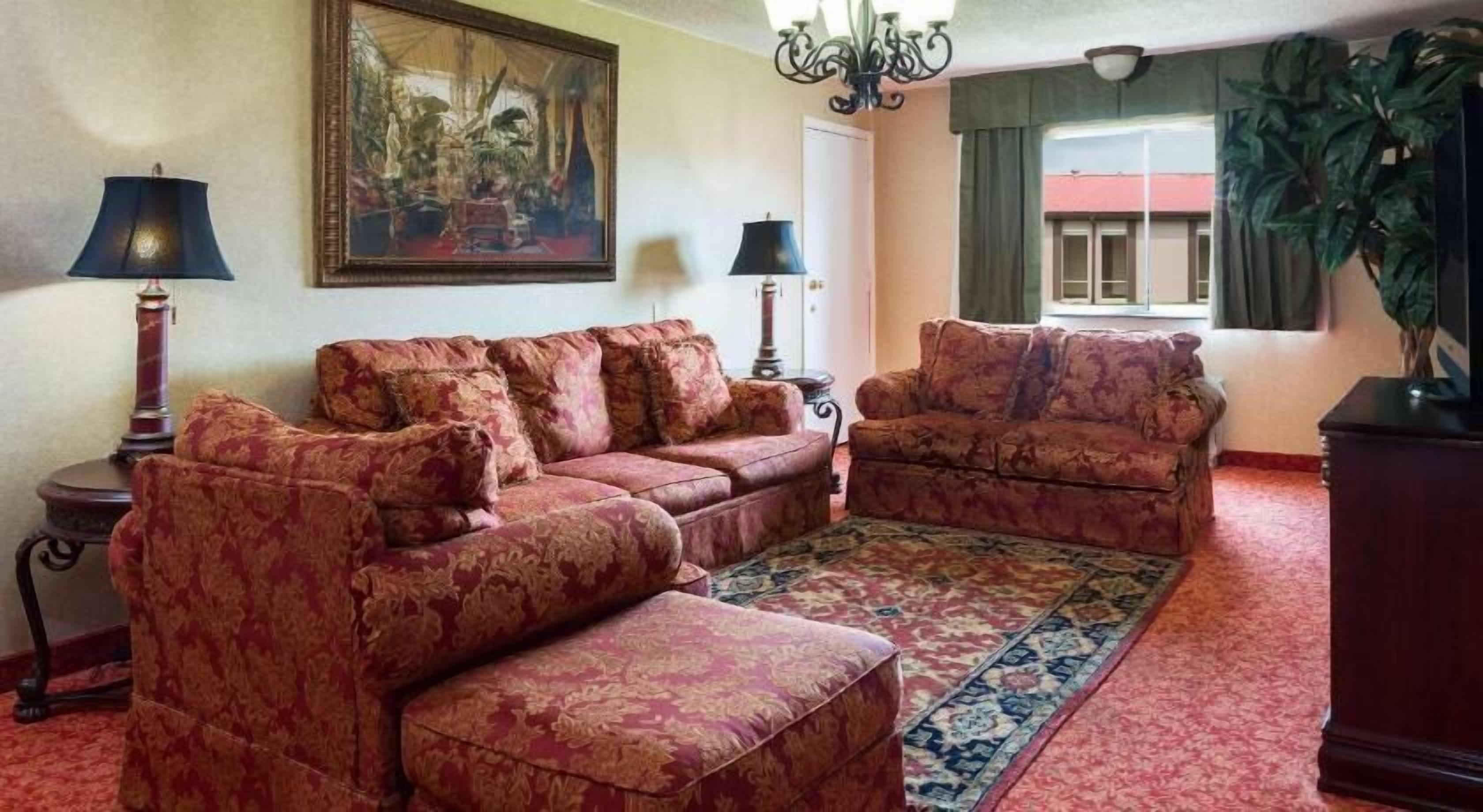 Living area | 32-inch TV with cable channels