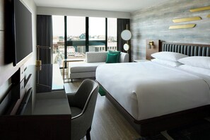 Premium bedding, in-room safe, desk, laptop workspace