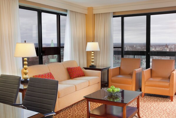 Roupas de cama premium, cofres nos quartos, escrivaninha