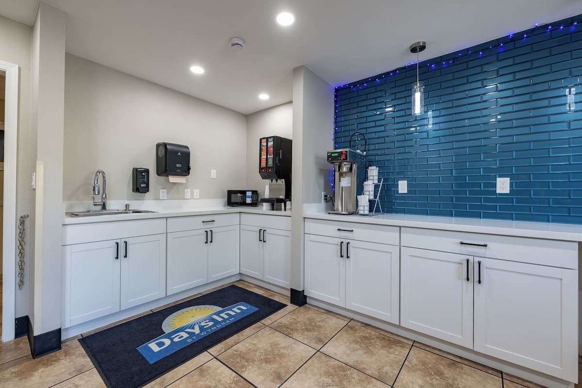 free daily full breakfast