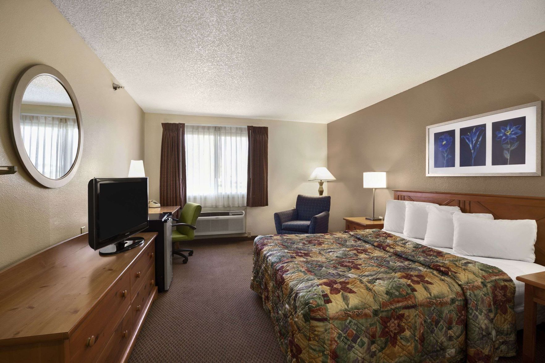 Desk, iron/ironing board, free cribs/infant beds, free WiFi