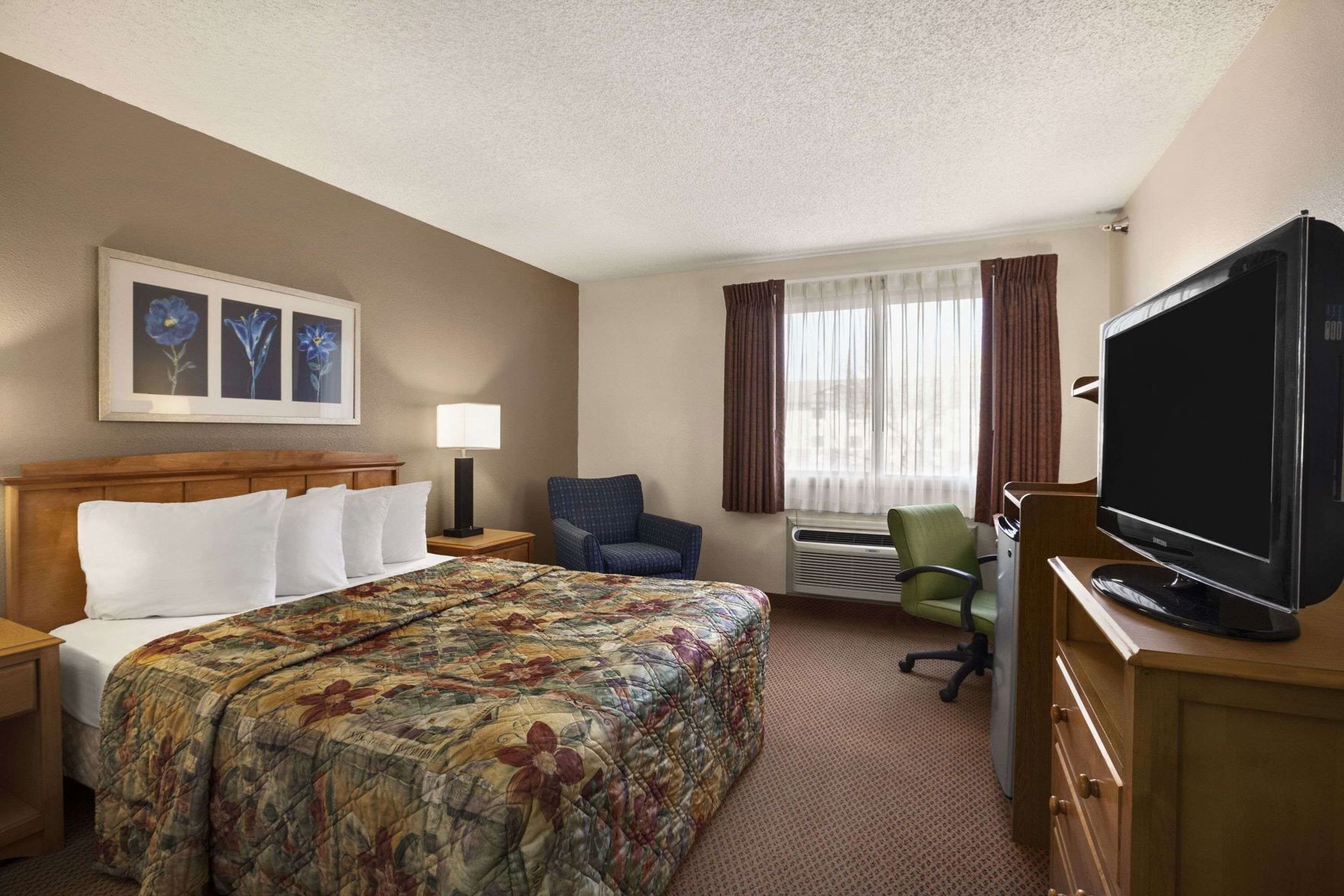 Desk, iron/ironing board, free cribs/infant beds, free WiFi