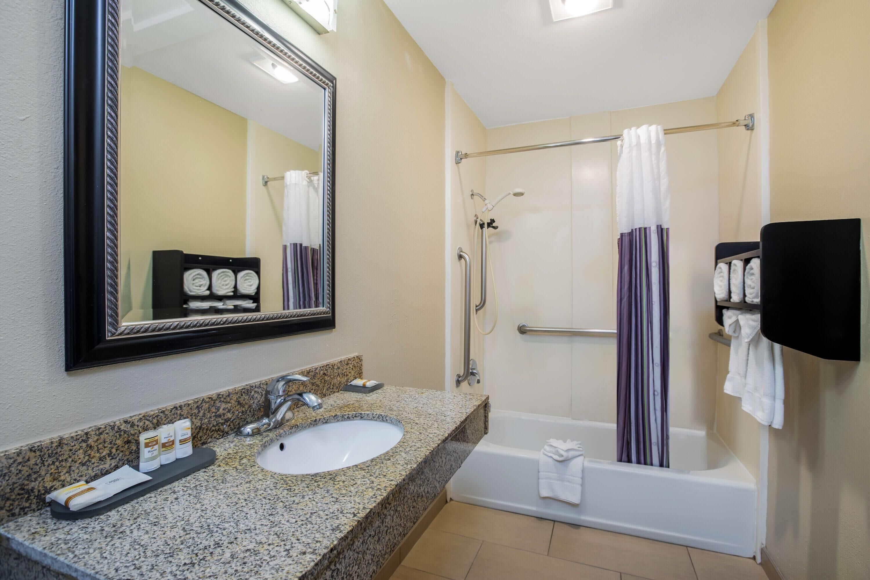 Photo - La Quinta Inn & Suites by Wyndham Carlsbad - Legoland Area