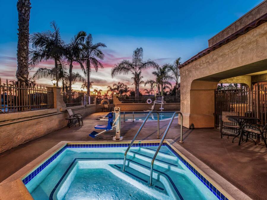 Bañera de hidromasaje exterior