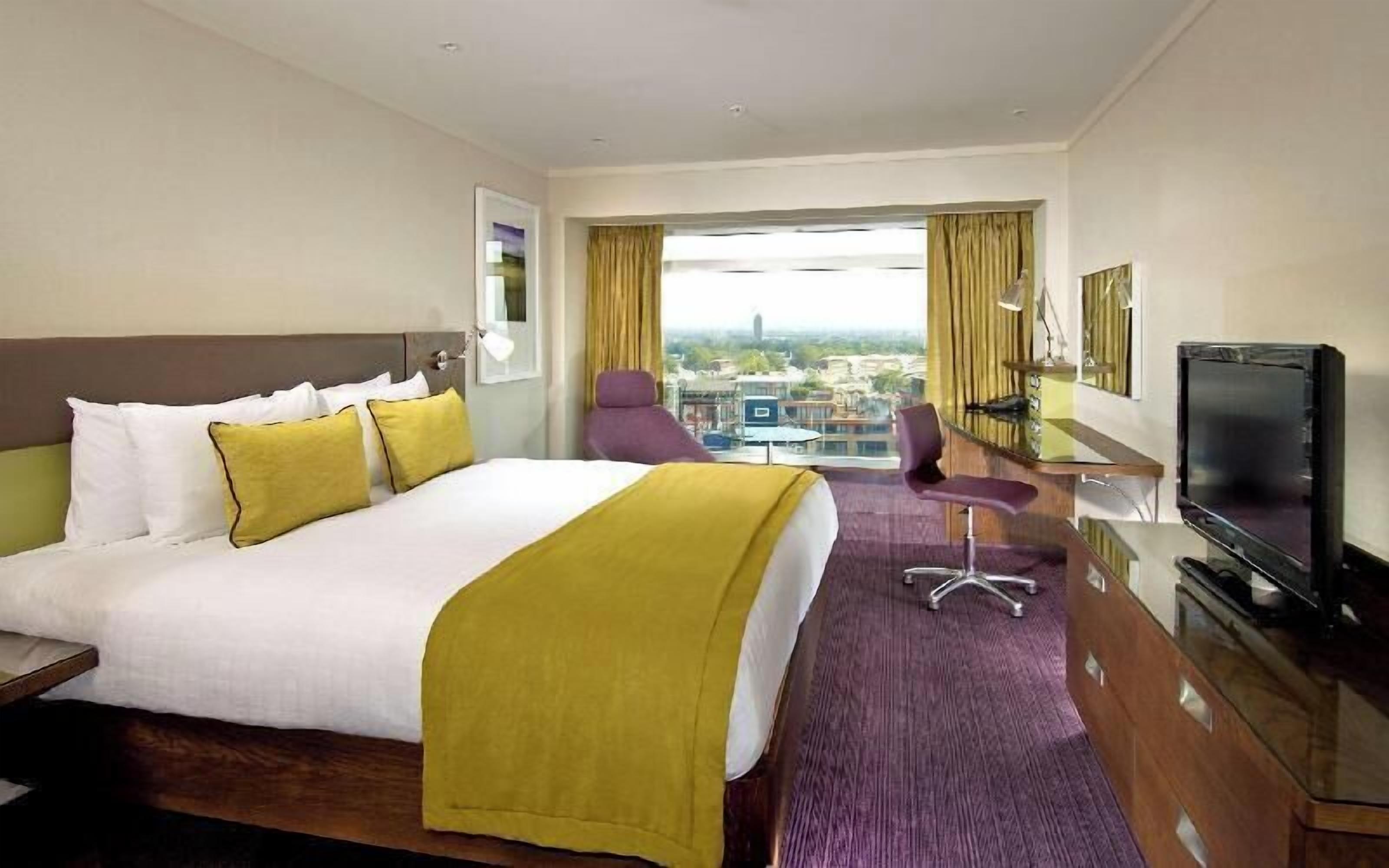 Hypo-allergenic bedding, in-room safe, desk, laptop workspace