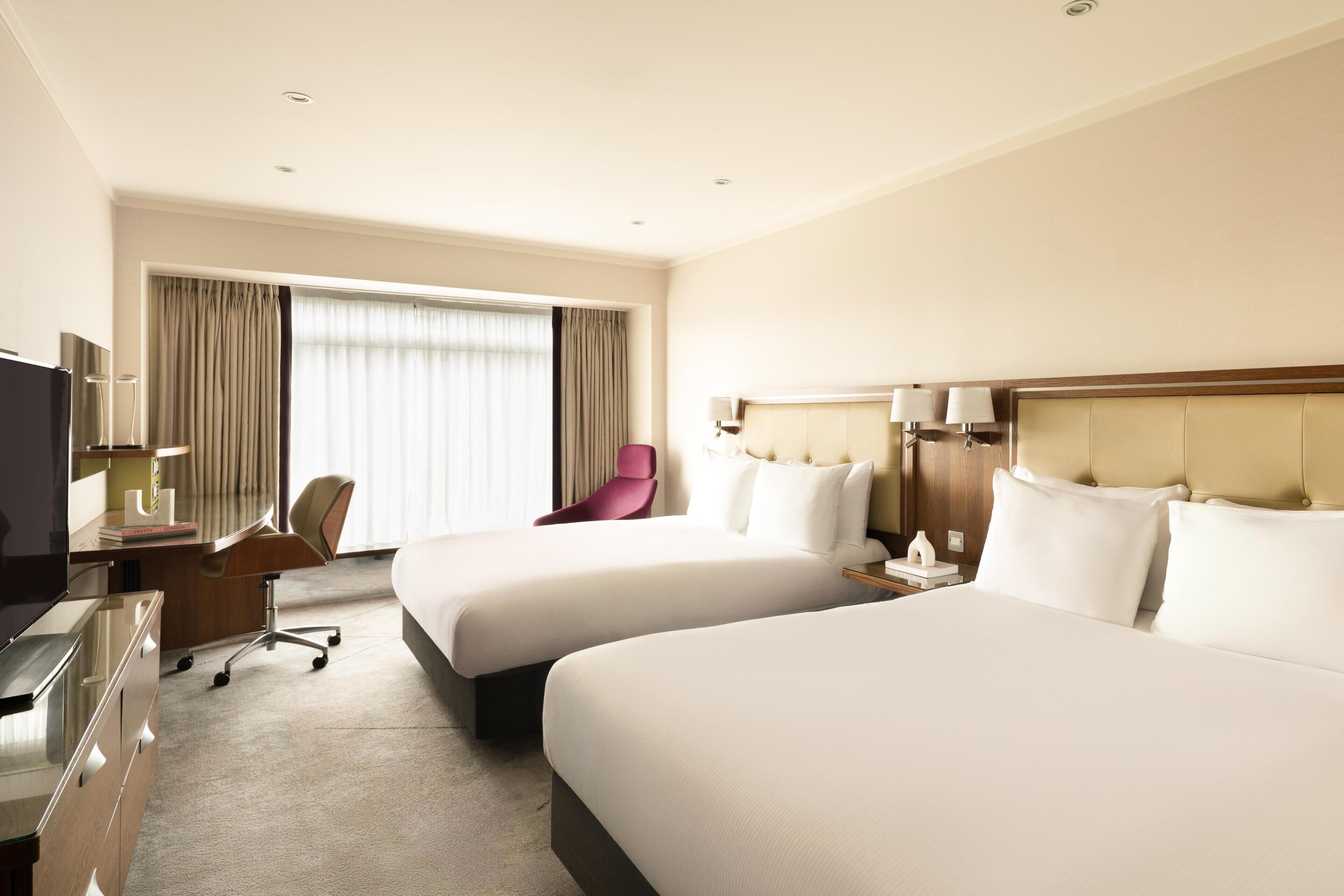 Seprai antialergi, brankas, meja kerja, dan ruang kerja ramah laptop