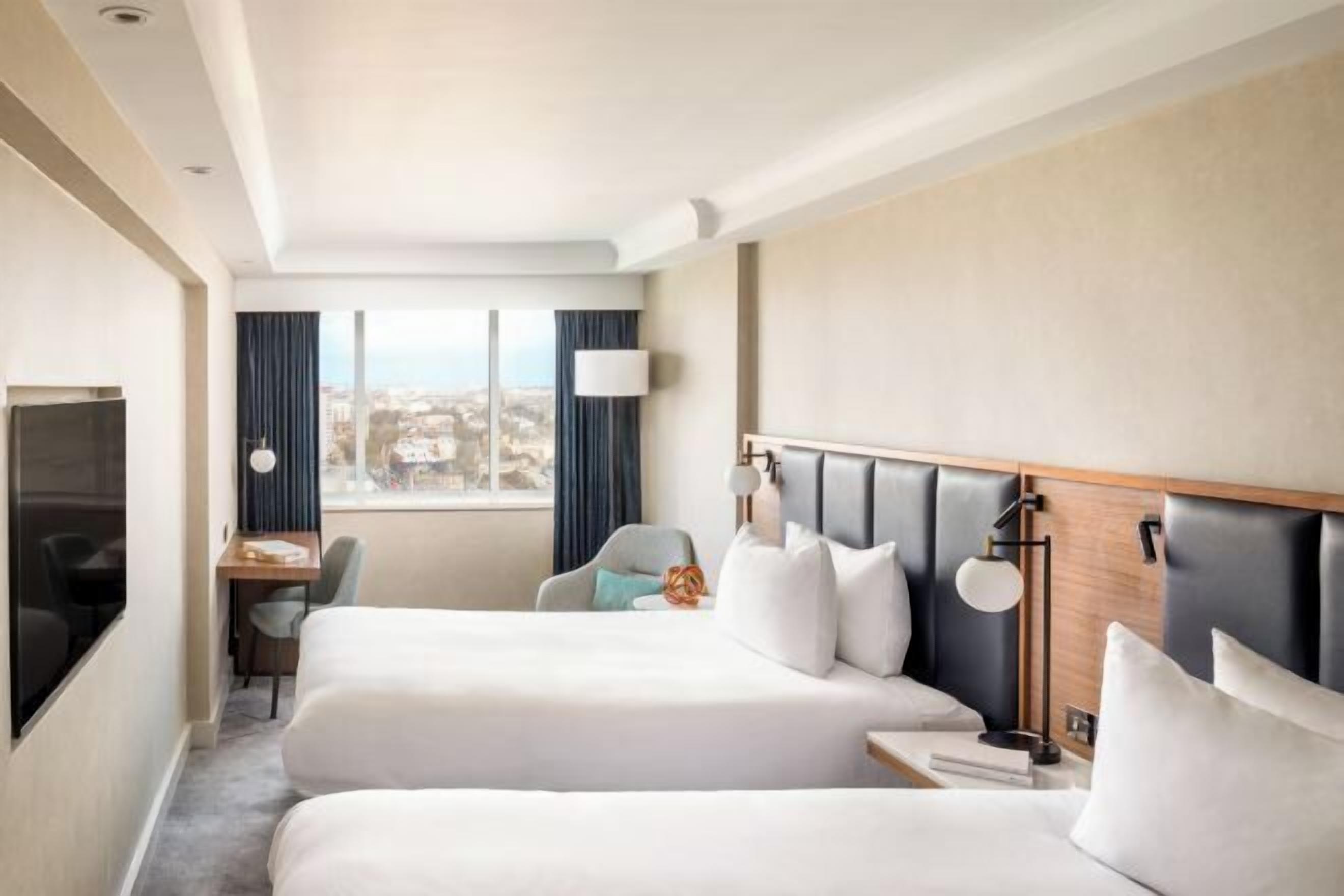 Literie hypoallergénique, coffres-forts dans les chambres, bureau