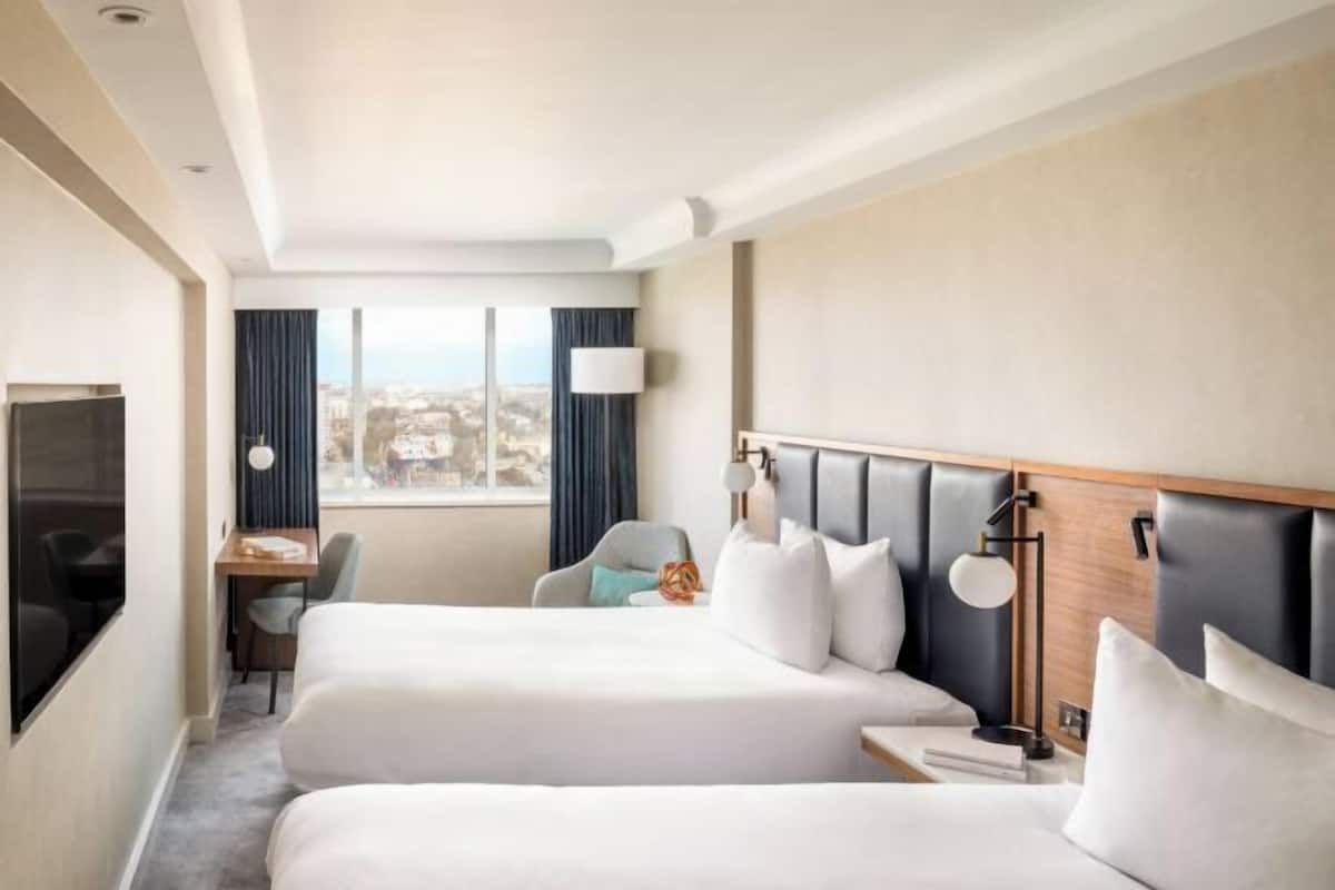 Literie hypoallergénique, coffres-forts dans les chambres, bureau