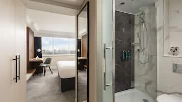 King Deluxe Room, London View | View from room