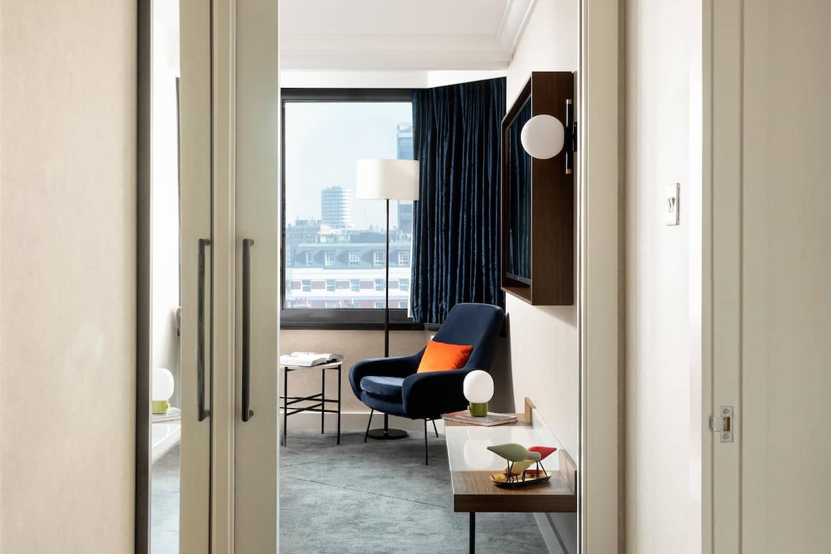 Executive Suite, 1 King Bed | Living area | 55-inch LED TV with satellite channels, TV