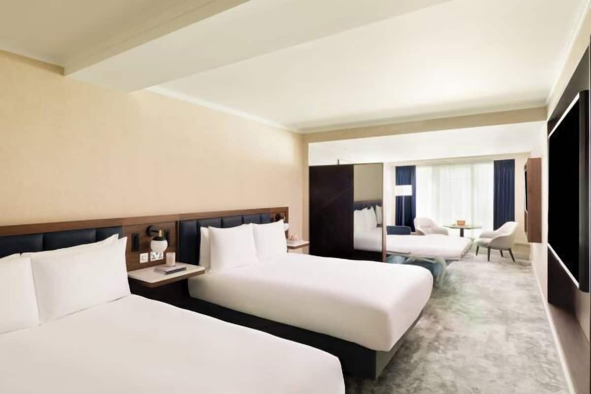 Hypo-allergenic bedding, in-room safe, desk, laptop workspace