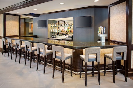 Bar (on property). DoubleTree Hotel Baltimore - BWI Airport