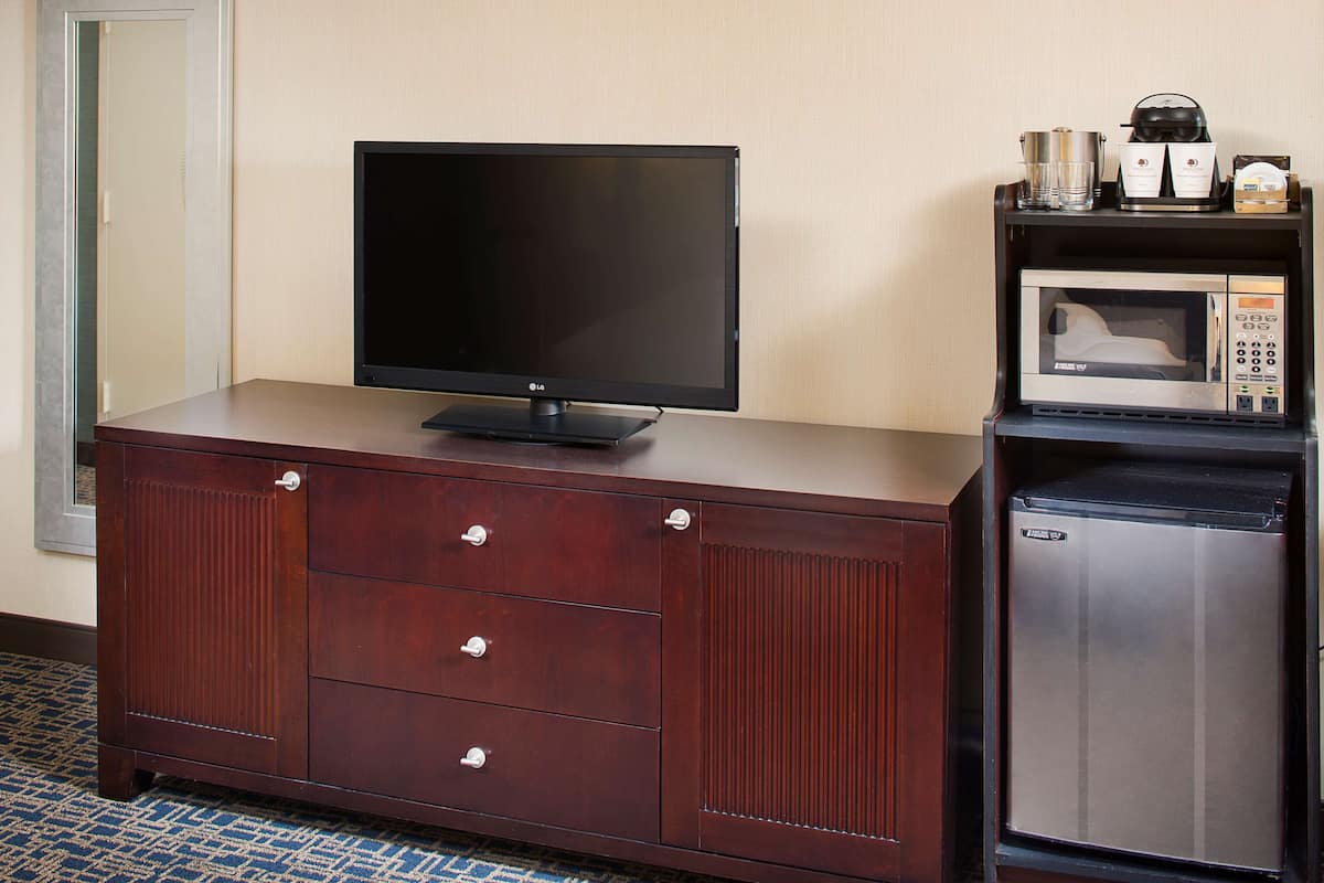 Premium bedding, pillowtop beds, in-room safe, desk