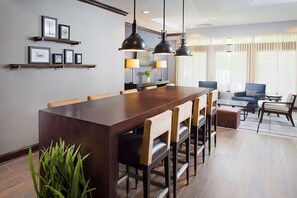 Lobby - DoubleTree Hotel Baltimore - BWI Airport (Linthicum Heights)