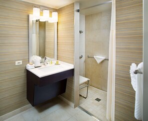 Premium bedding, pillow-top beds, in-room safe, desk - DoubleTree Hotel Baltimore - BWI Airport (Linthicum Heights)