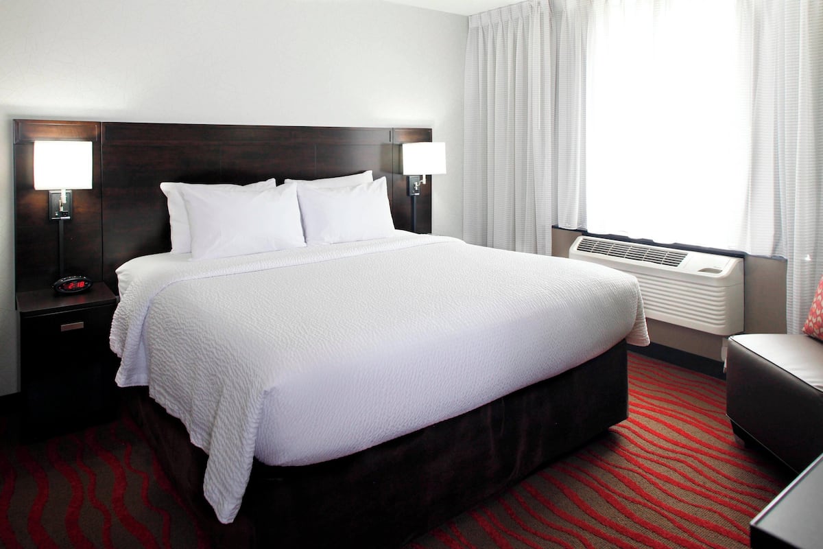 desk, laptop workspace, iron/ironing board, free cots/infant beds