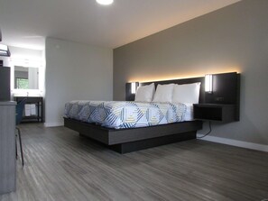 Desk, iron/ironing board, free WiFi, bed sheets - Motel 6 Brookhaven, MS (Brookhaven)