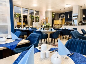Desayuno buffet todos los días (con cargo)