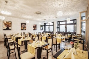 Daily buffet breakfast (EUR 12 per person) - Hotel Rivoli Charme München (Munich)