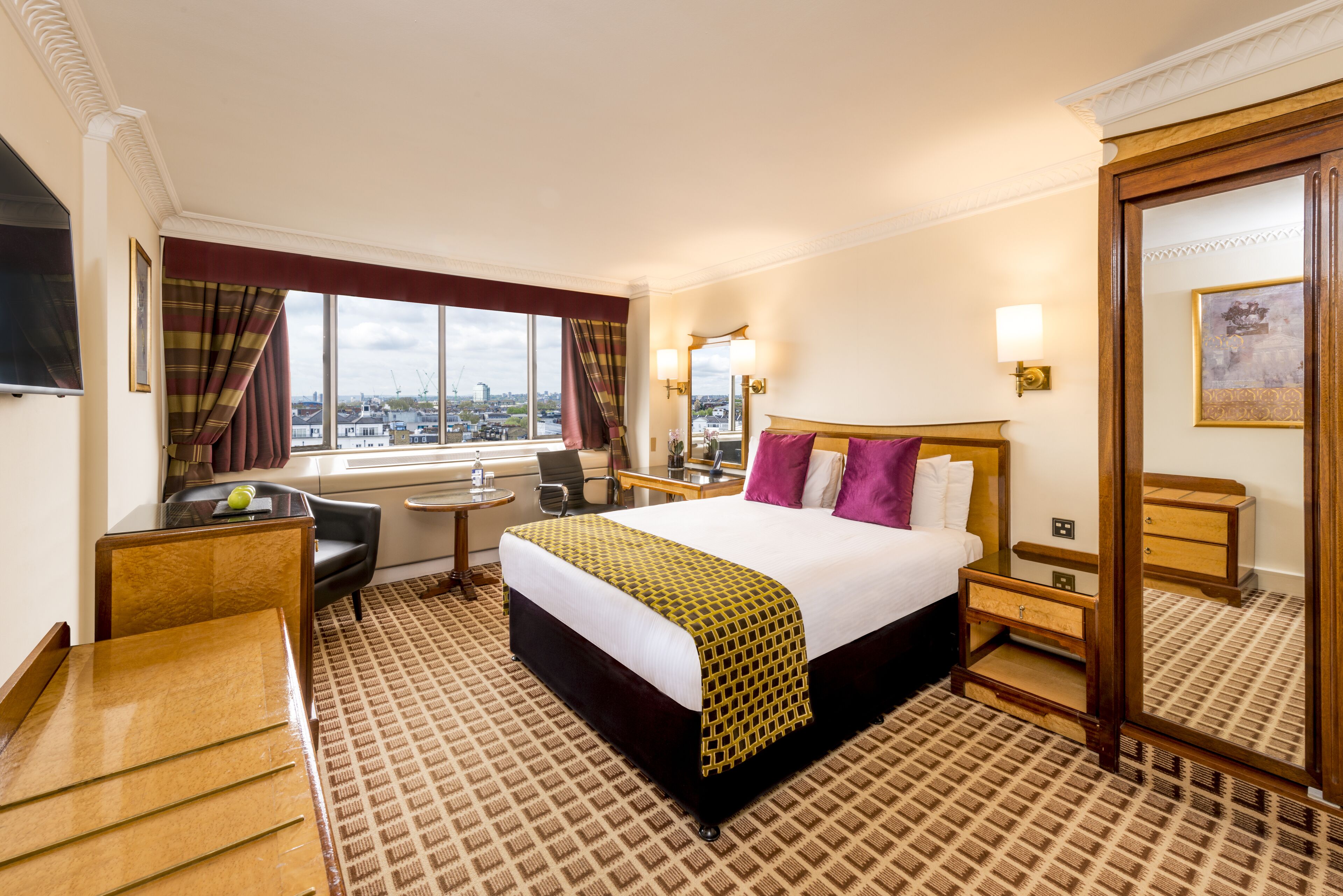 Club Double Room | 1 bedroom, hypo-allergenic bedding, in-room safe, desk