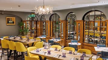 2 restaurants, breakfast, lunch, dinner served; British cuisine