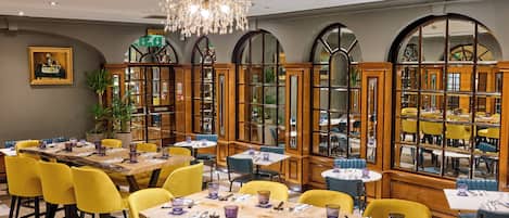 2 restaurants, breakfast, lunch, dinner served; British cuisine