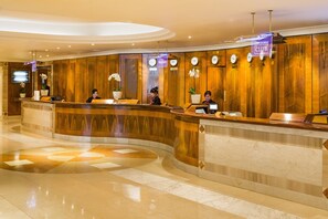 아침 식사, 점심 식사 및 저녁 식사 제공