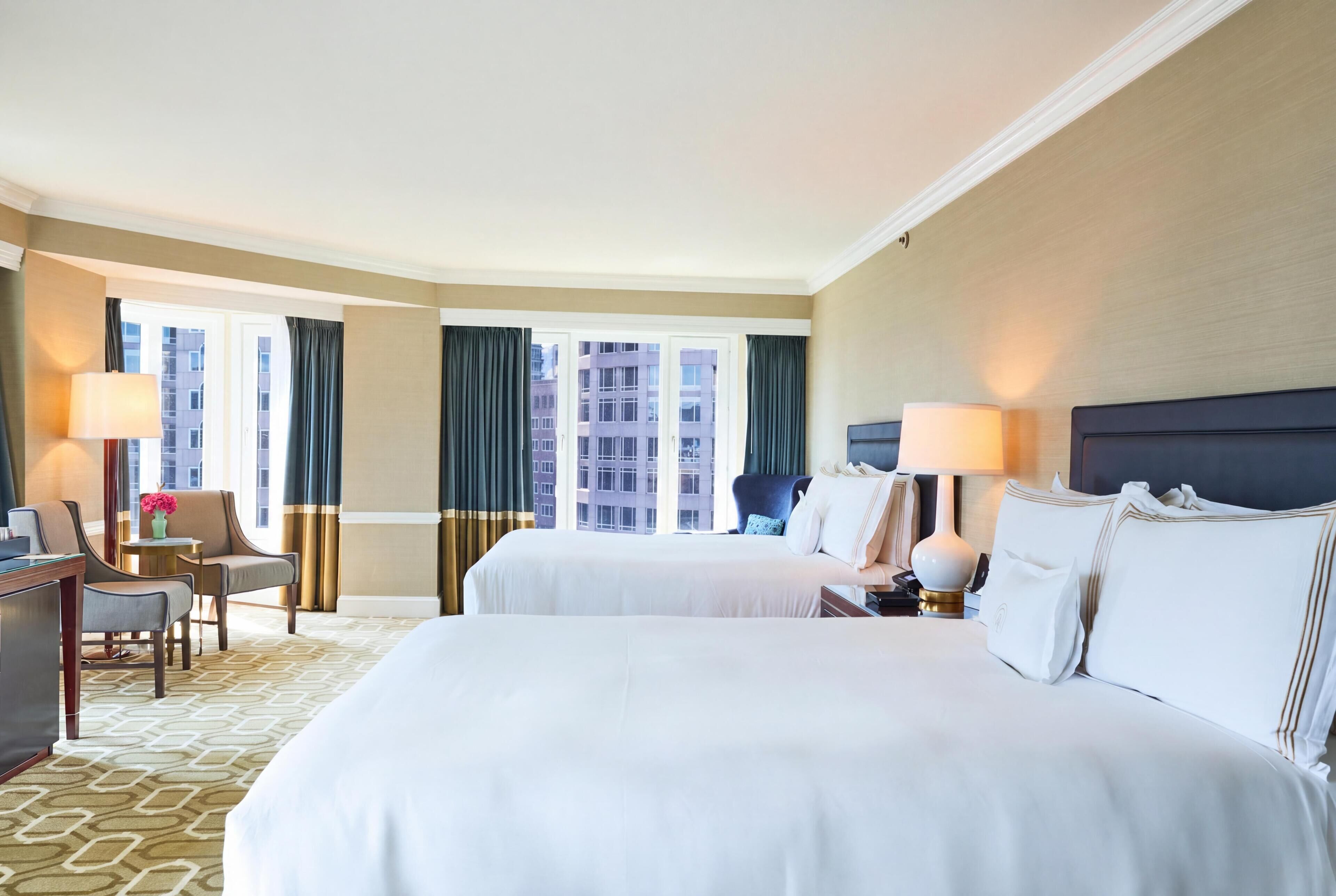 Habitación doble superior, vista a la ciudad | Sábanas italianas Frette y ropa de cama de alta calidad 