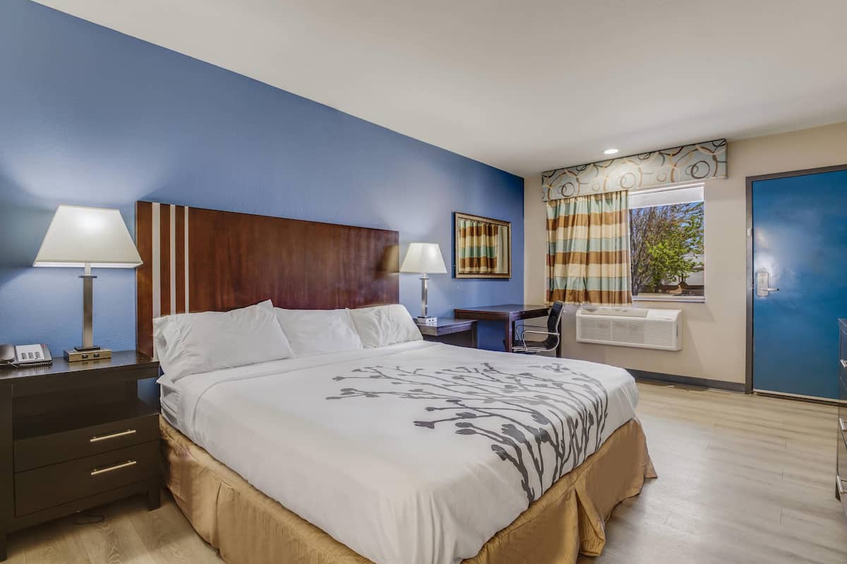 Quarto standard, 1 cama King, para fumantes | Cortinas blackout, Wi-Fi de cortesia, roupa de cama