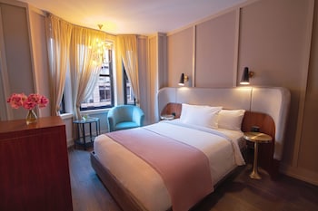 Frette Italian sheets, premium bedding, minibar, in-room safe at The Evelyn Hotel