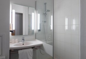 Ducha, secador de pelo, toallas