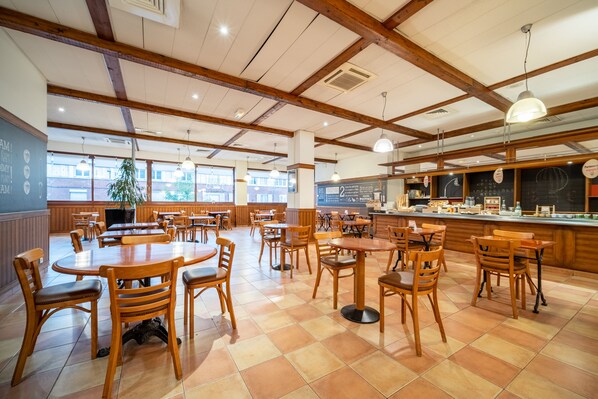 Tägliches Frühstücksbuffet gegen Gebühr