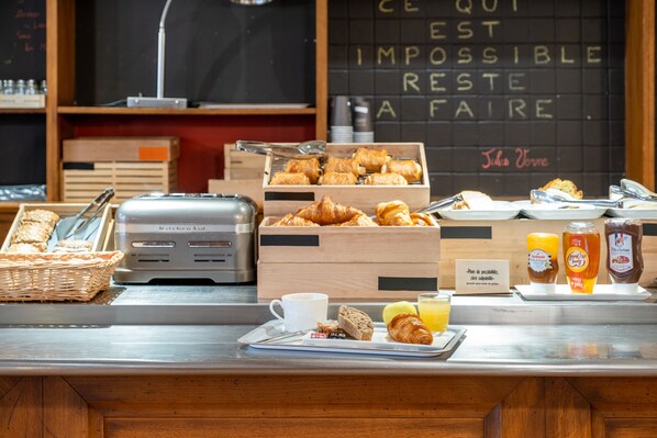 Desayuno buffet todos los días (con cargo) 
