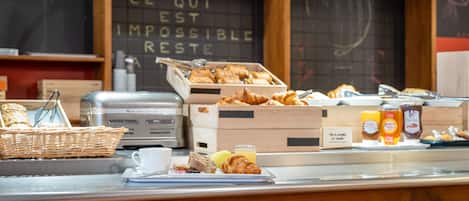 Petit déjeuner buffet servi tous les jours en supplément