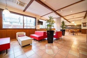 Coin salon dans le hall