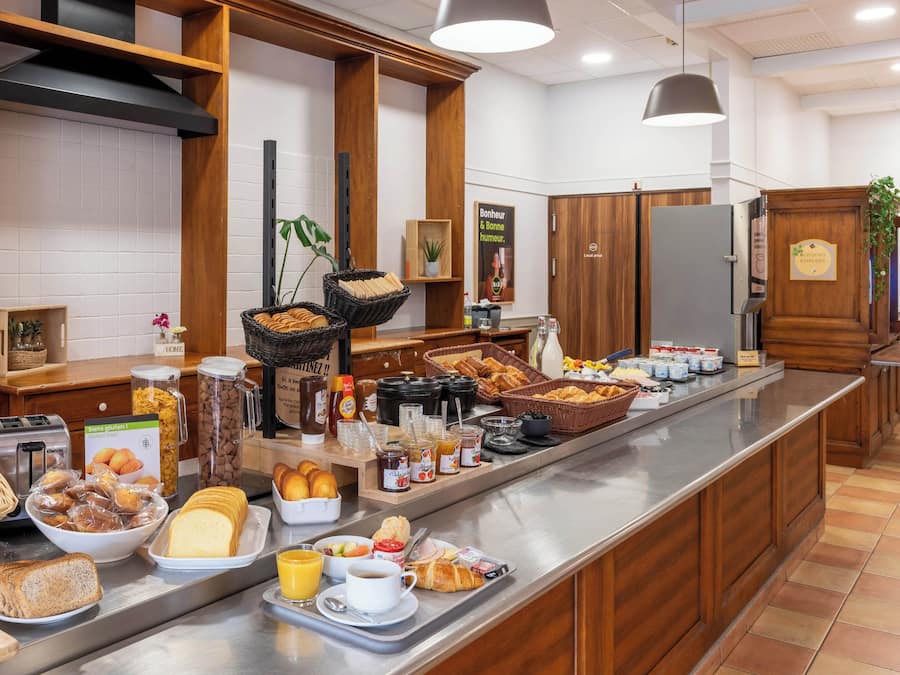Petit déjeuner buffet servi tous les jours en supplément