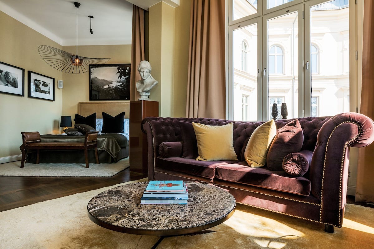 Medium King Room