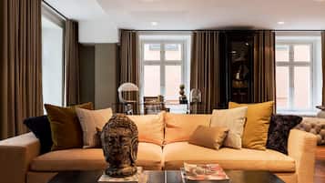 Suite (Large Street) | Premium bedding, down comforters, minibar, in-room safe